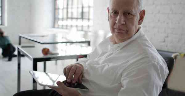 用AI技术复活赫本，AI复活亲人技术