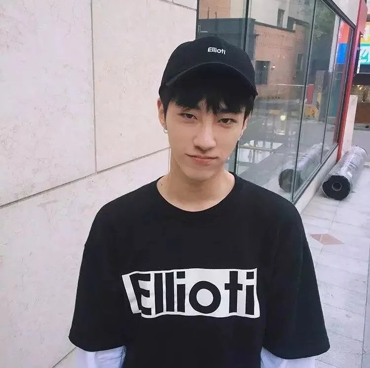 戚伟影利