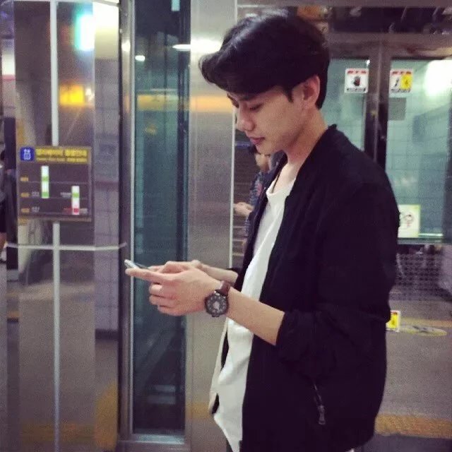 阎亚逸芝