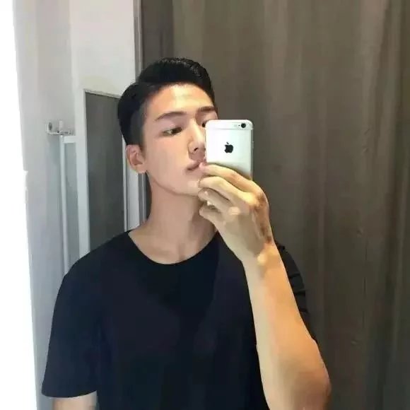 缪伦鹏凝